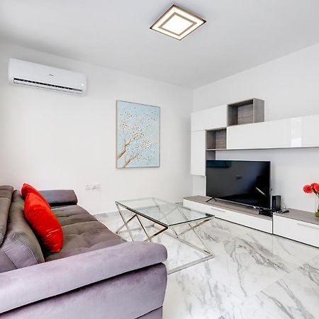 Cosy Apartment Steps To St George'S Bay Saint Julian's Exterior photo