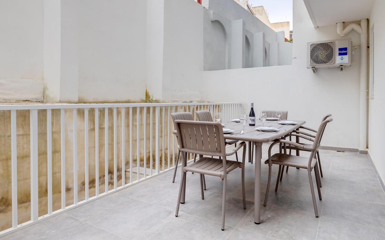 Cosy Apartment Steps To St George'S Bay Saint Julian's Exterior photo