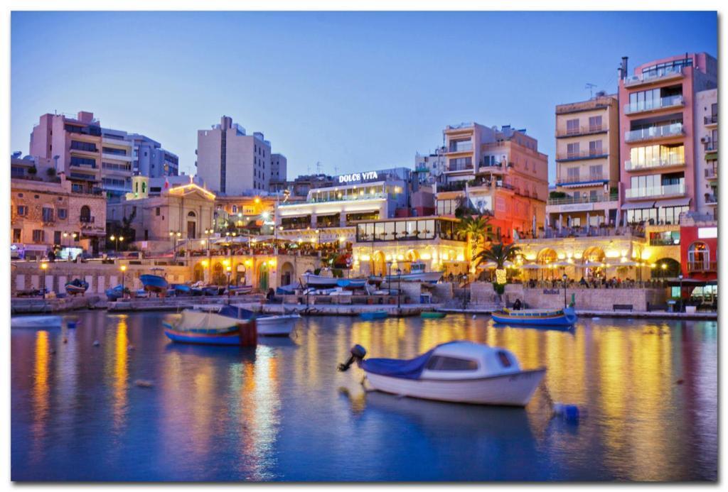 Cosy Apartment Steps To St George'S Bay Saint Julian's Exterior photo