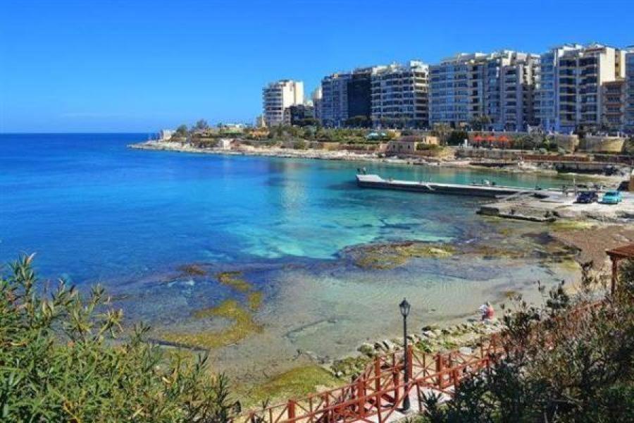 Cosy Apartment Steps To St George'S Bay Saint Julian's Exterior photo