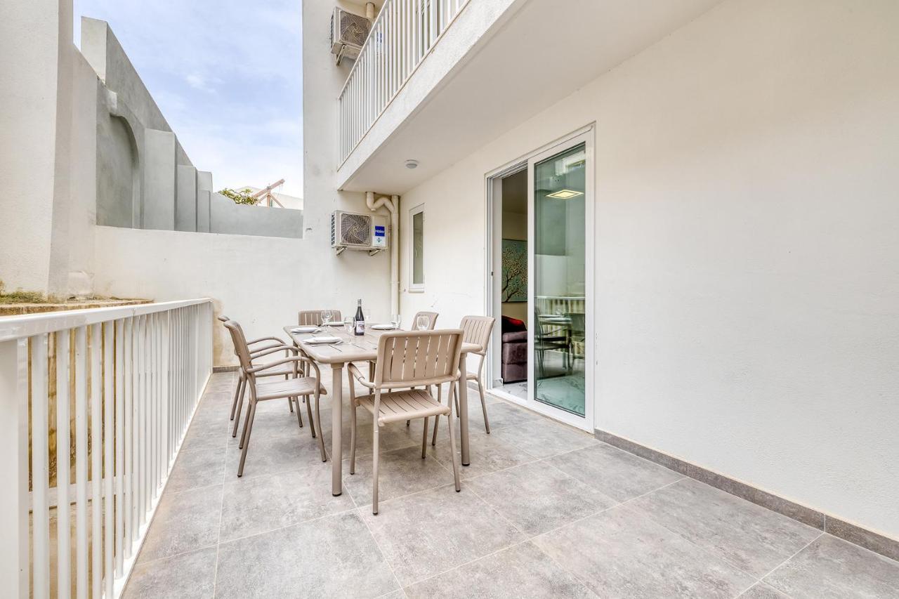 Cosy Apartment Steps To St George'S Bay Saint Julian's Exterior photo